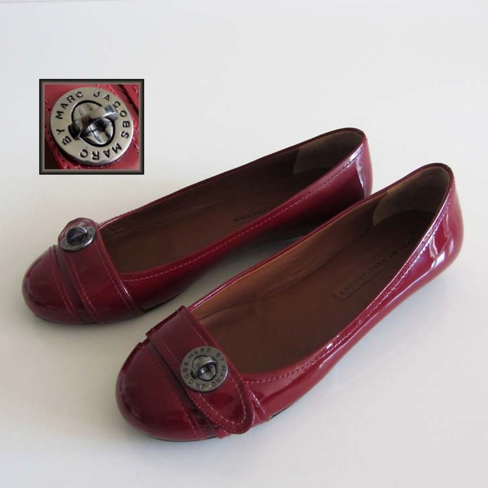 MARC BY MARC JACOBS buckle strap patent flats 39 9